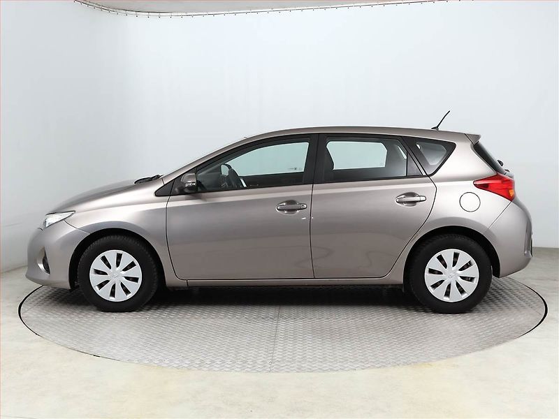 Toyota Auris (2013) 1.6 Valvematic - fotka 3 z 14