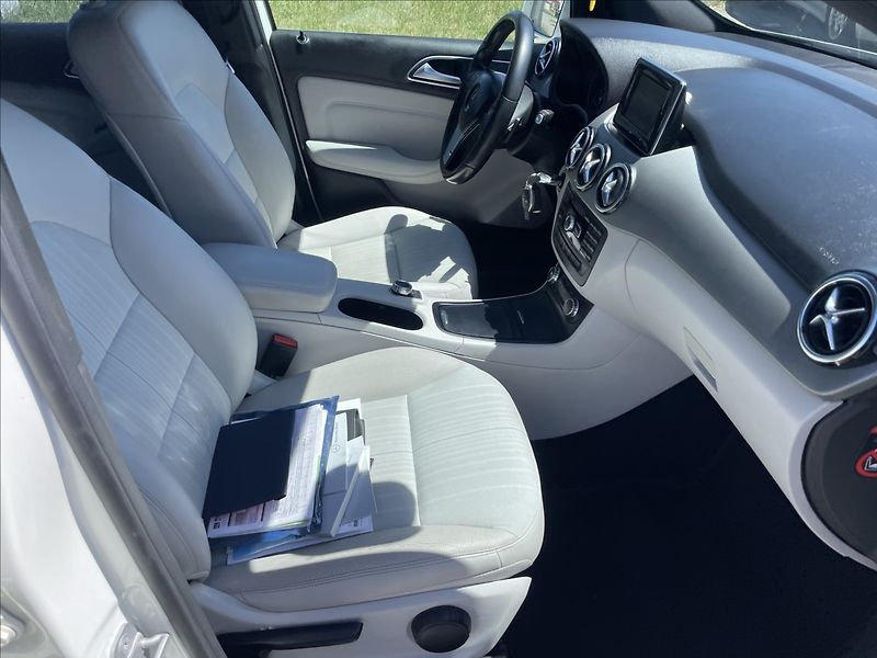 Mercedes-Benz Třídy B 1,8 200CDi 100kw Automat, Kůže - fotka 12 z 34