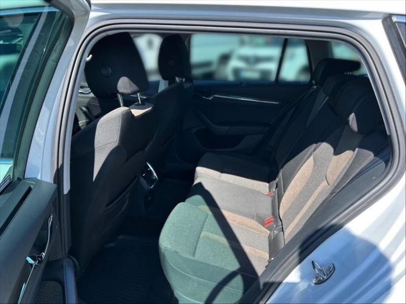 Škoda Octavia 2,0 TDI 110 4x4 Scout AT - fotka 8 z 11