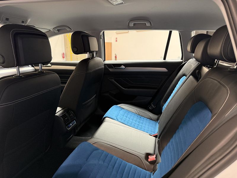 Volkswagen Passat 2.0 TDI 110kW BMT DSG Elegance - fotka 11 z 14