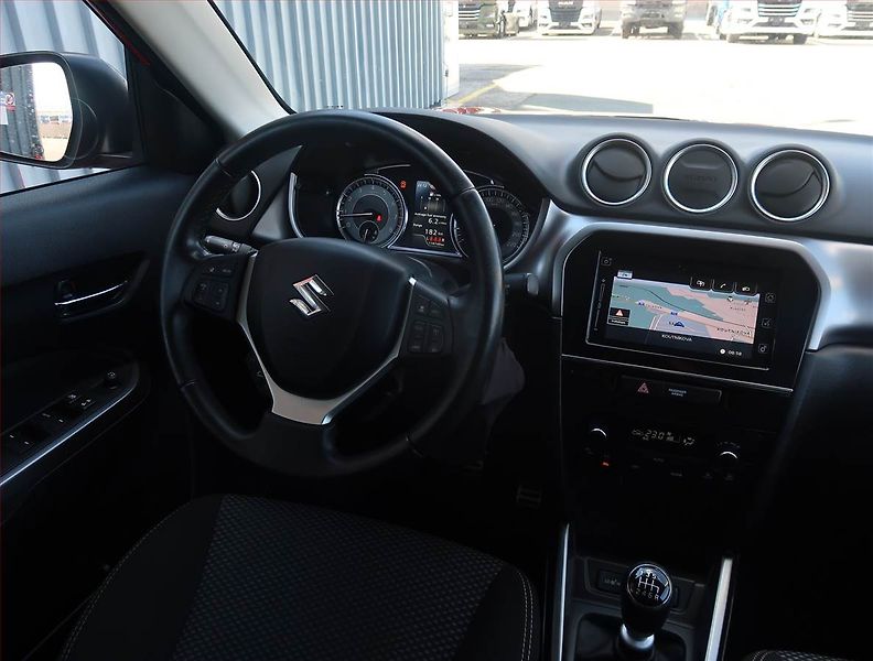 Suzuki Vitara (2021) Premium 1.4 BoosterJet, 4X4 - fotka 7 z 22