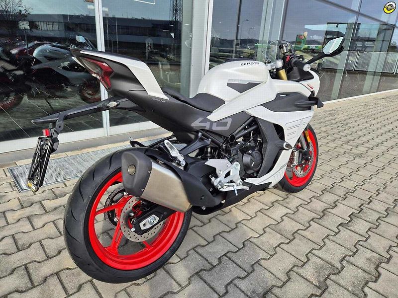 CFMOTO 450 SR (2026) - fotka 4 z 16