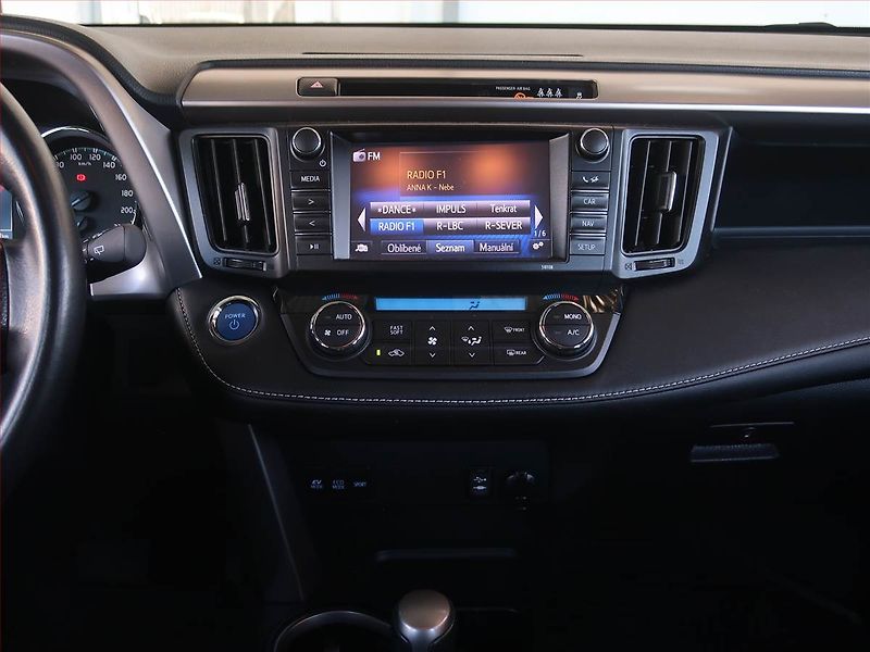 Toyota RAV4 (2016) 2.5 Hybrid - fotka 11 z 17