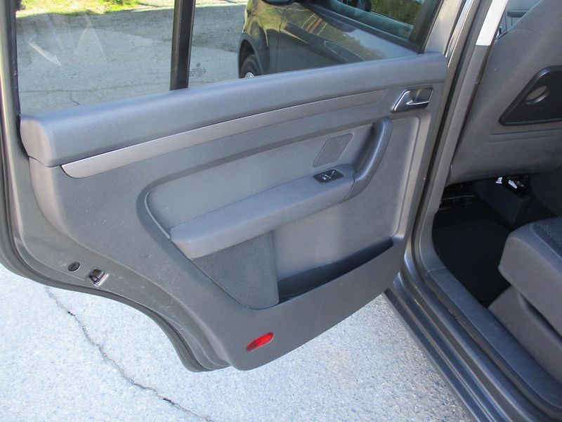 Volkswagen Touran 1,6 TDi CL BlueMotion*TAŽ.ZAŘ. - fotka 37 z 46