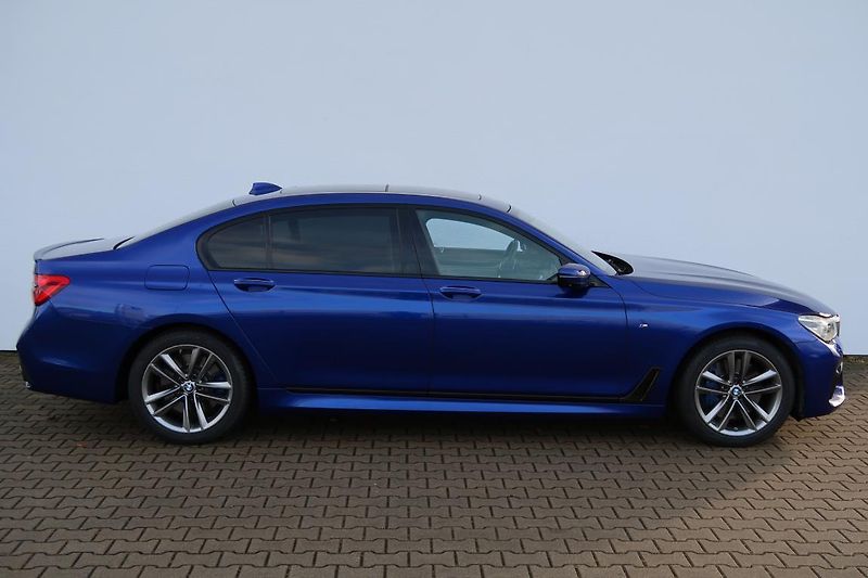 BMW Řada 7 750Li xDrive - fotka 5 z 18
