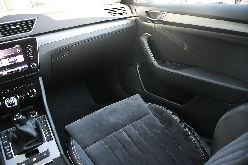 Škoda Superb 1,5TSi STYLE - fotka 25 z 57