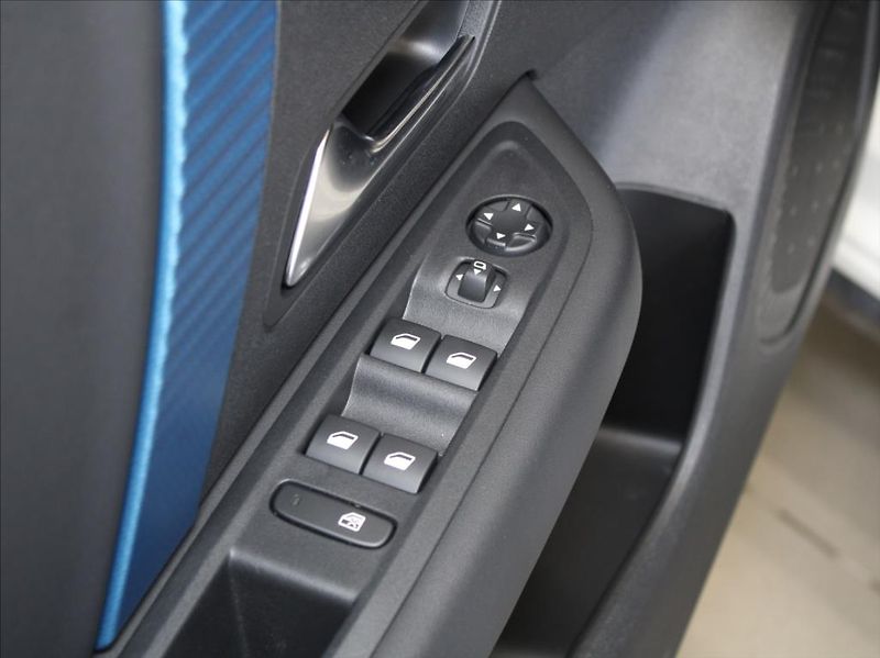 Citroën ë-C4 0,0 50kWH Shine PACK 13 900km! - fotka 17 z 23