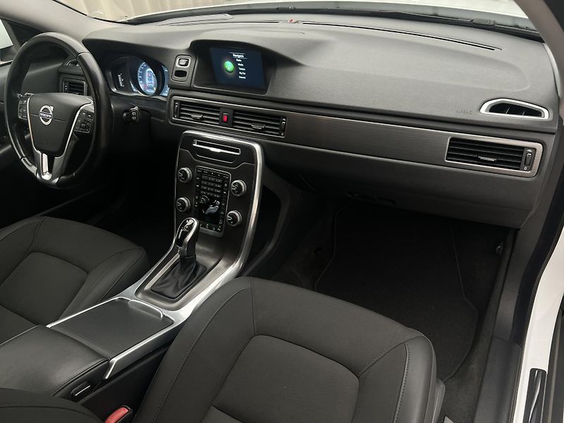 Volvo XC70 D4 AWD MOMENTUM AUT - fotka 20 z 44