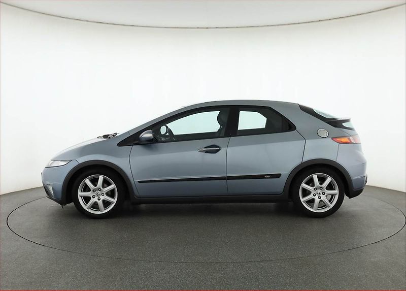 Honda Civic (2008) 1.8 i, po STK, jezdí výborně - fotka 3 z 18