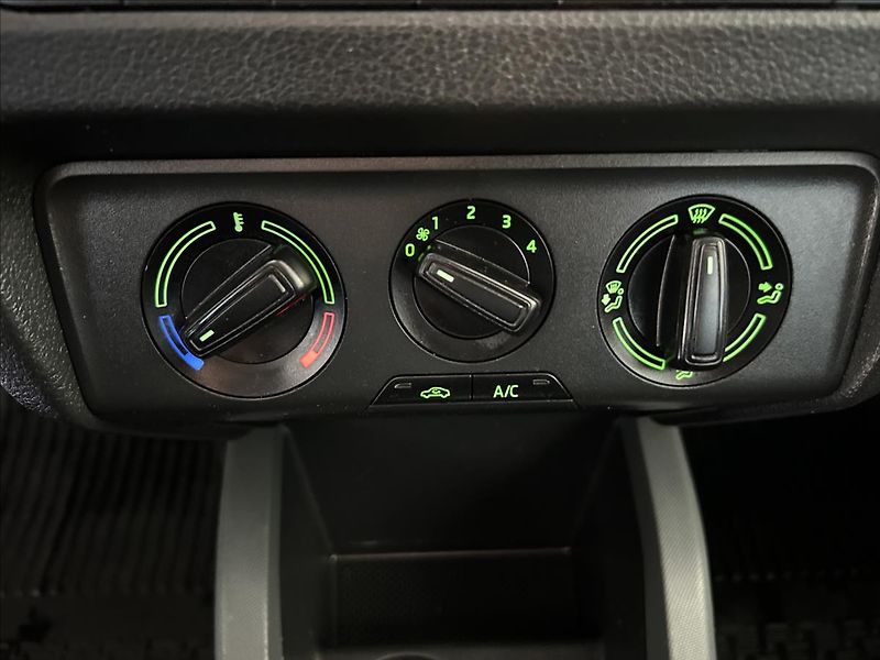 Škoda Fabia 1,2   TSI,SERVISKA,2.MAJITEL - fotka 14 z 18