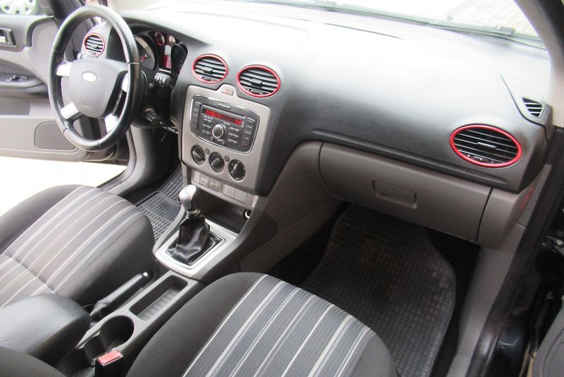 Ford Focus 1.6 TDCi KLIMA  - fotka 11 z 17