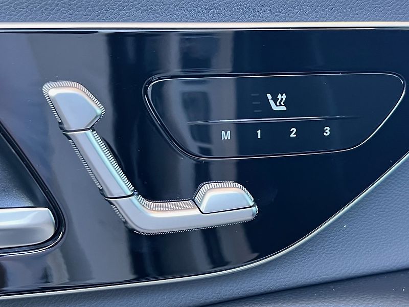 Mercedes-Benz Třídy E (2025) 300 de 4MATIC kombi s EQ - fotka 25 z 35