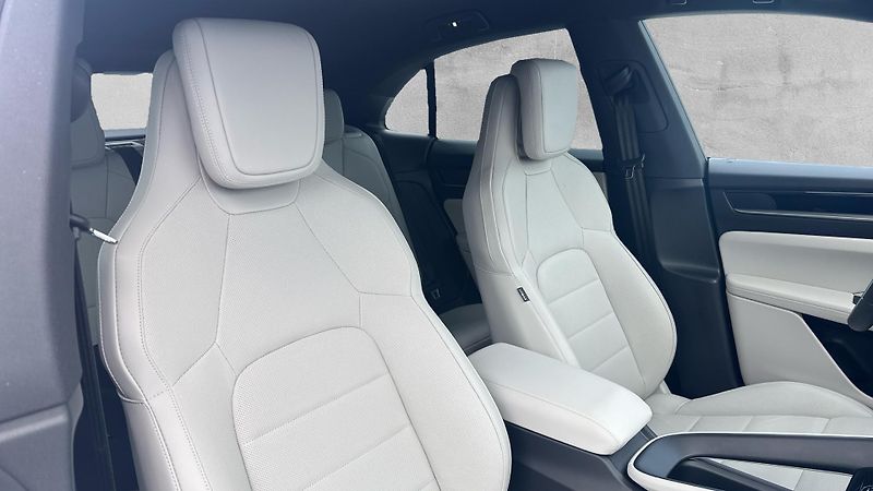 Porsche Macan (2025) 4 - fotka 17 z 29