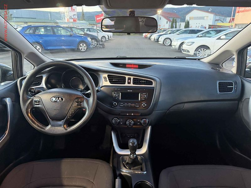 Kia Ceed (2014) 1.6 CRDi, ČR - fotka 8 z 14