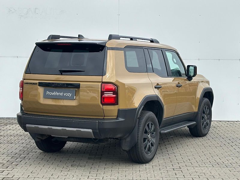 Toyota Land Cruiser 2.8 D-4D 6AT Invincible - fotka 2 z 30