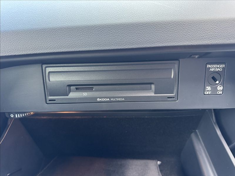 Škoda Octavia 1,5 TSI STYLE DPH 1maj původČR - fotka 25 z 50