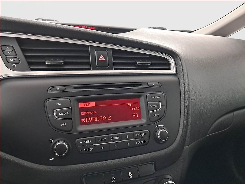 Kia Ceed (2017) 1.4 CRDi, Serv.kniha - fotka 12 z 18