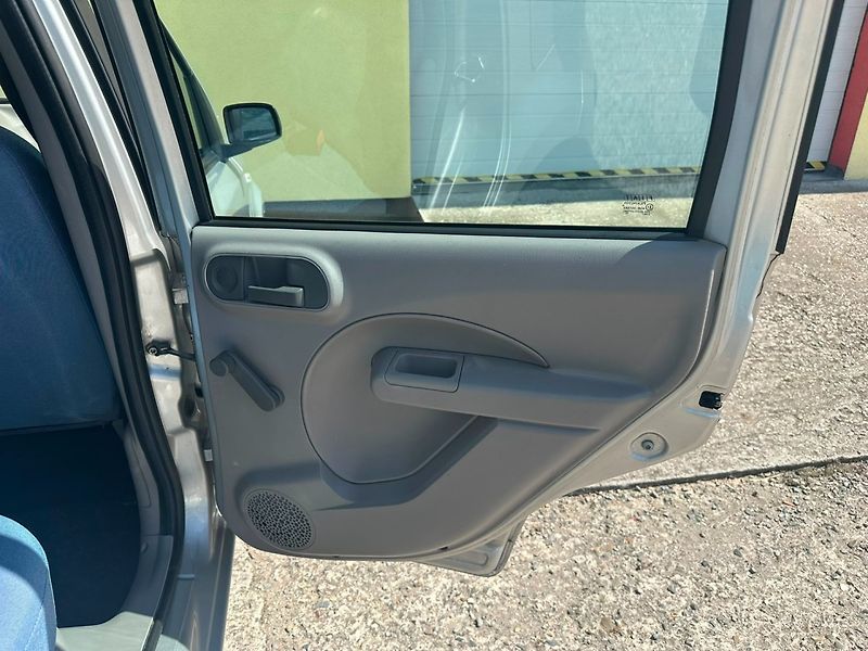 Fiat Panda 1.1i ČR/2MAJ/Garážovaný/BezKor - fotka 17 z 24