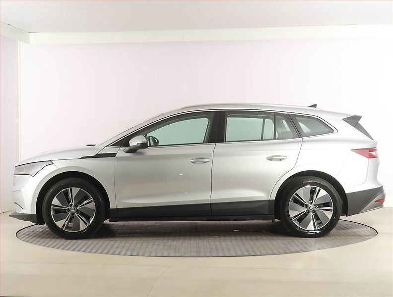 Škoda Enyaq (2023) Loft iV 80 (82 kWh), SoH 94% - fotka 3 z 28