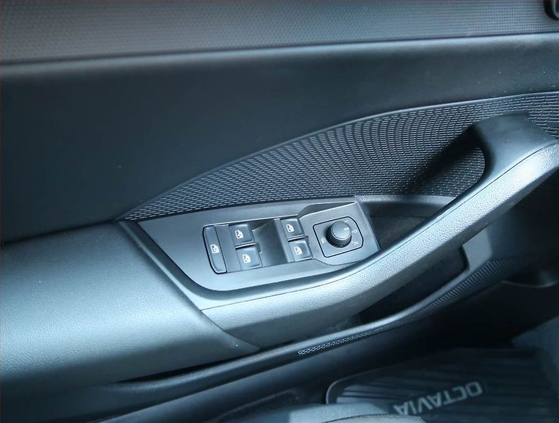 Škoda Octavia (2022) Ambition 2.0 TDI, ČR,1.maj - fotka 15 z 15