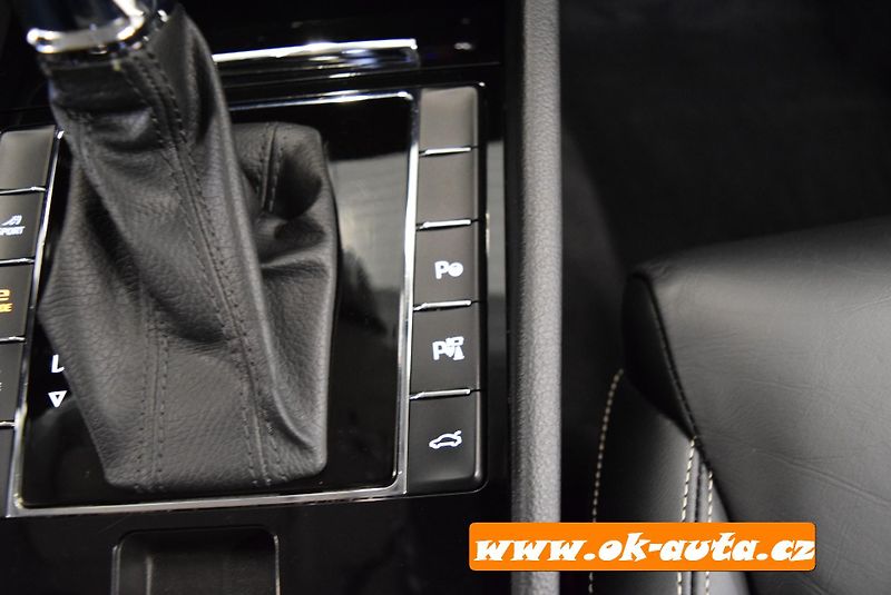 Škoda Superb 1.4 TSI iV LAURIN & KLEMENT  - fotka 52 z 77