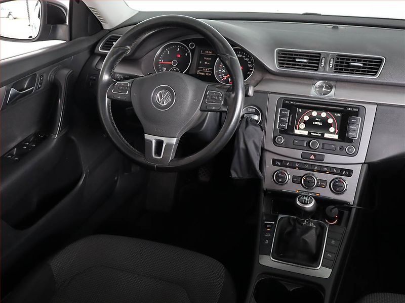Volkswagen Passat (2012) 2.0 TDI, Navi, Tempomat - fotka 7 z 24