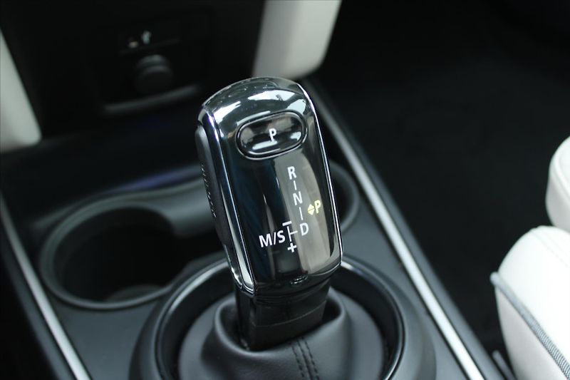 Mini Countryman 2.0i 131kW ALL4 SERVIS KN. ČR - fotka 22 z 28