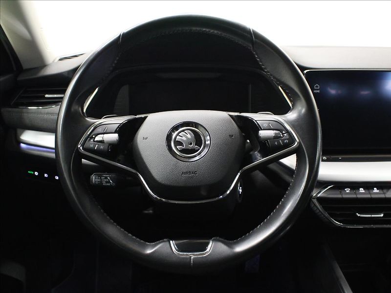 Škoda Octavia 2,0 TDI DSG style 1. maj. CZ - fotka 17 z 33