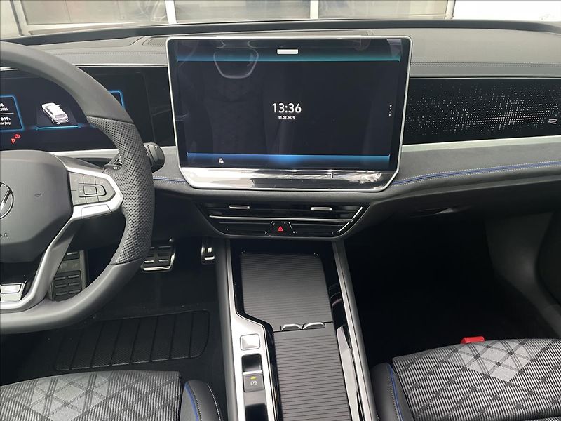 Volkswagen Passat (2025) 1,5 TSI 200 kW eHybrid  R-Line - fotka 13 z 16