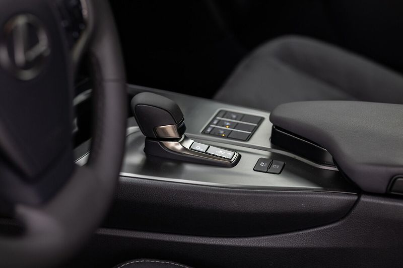 Lexus UX 300h 300H 2,0 HEV BUSINESS TECH - fotka 23 z 30