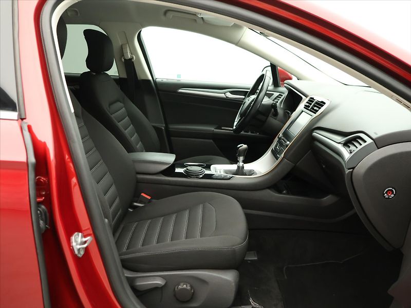 Ford Mondeo 2.0 TDCi 132kW Trend - fotka 12 z 31