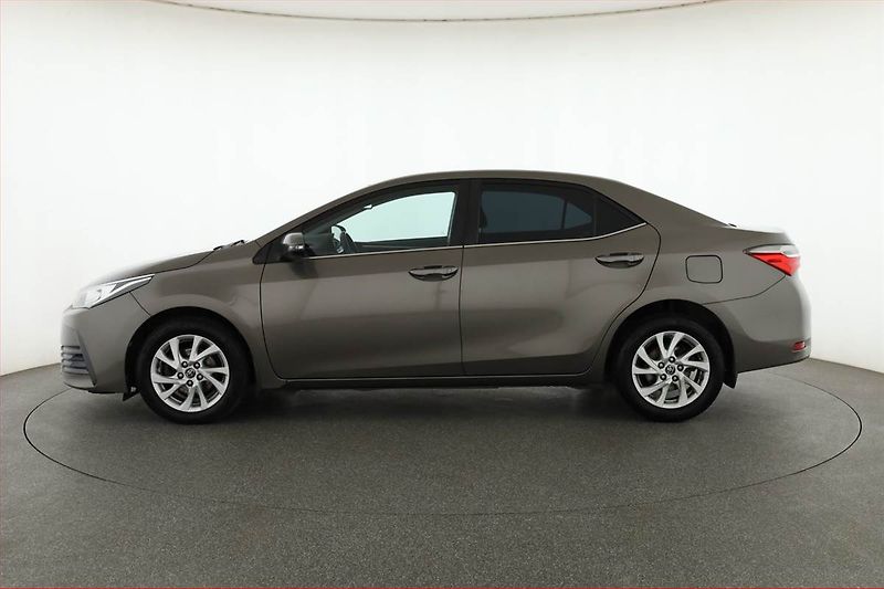 Toyota Corolla (2019) 1.6 Valvematic, ČR,1.maj - fotka 3 z 17