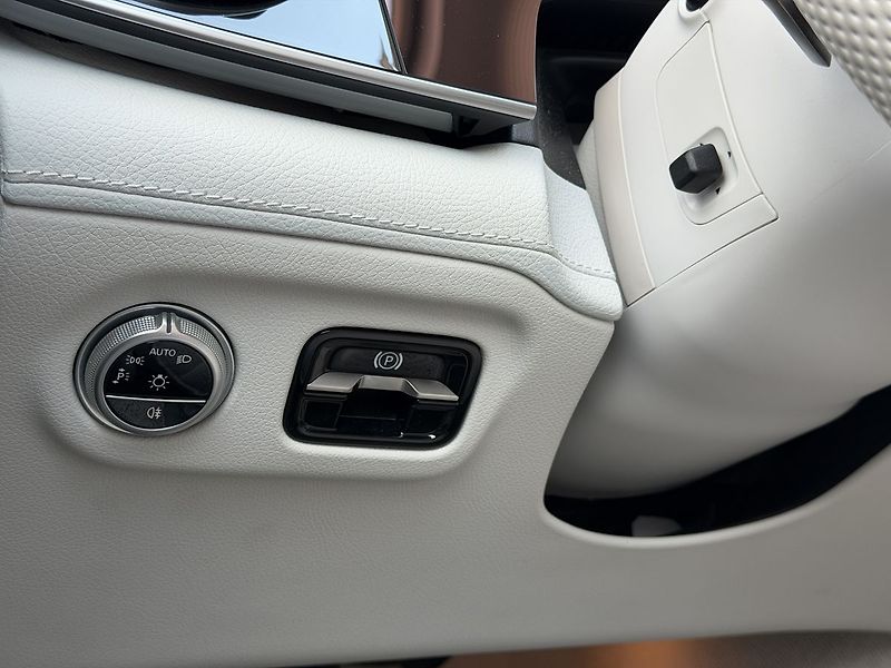 Mercedes-Benz EQS 53 4MATIC+ Electric Art Editio - fotka 21 z 48