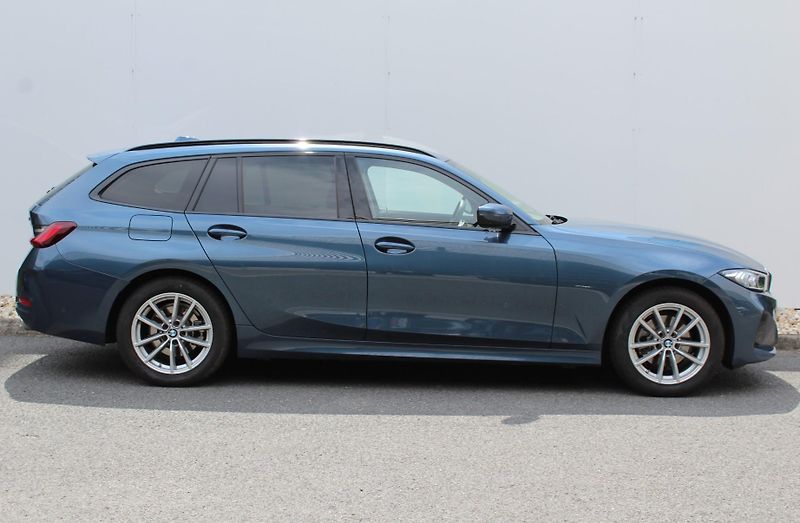 BMW Řada 3 320d xDrive Touring  - fotka 3 z 22