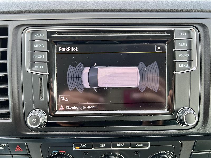Volkswagen Multivan 2.0TDi 110kw 7MÍST TAŽNÉ ALU - fotka 22 z 38