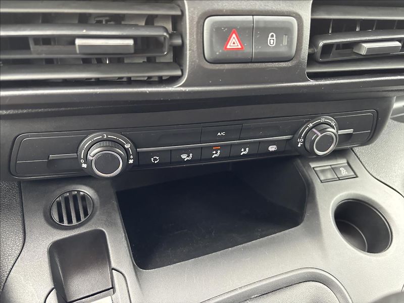 Peugeot Partner 1,2 Puretech 81kW Active L1 - fotka 28 z 35