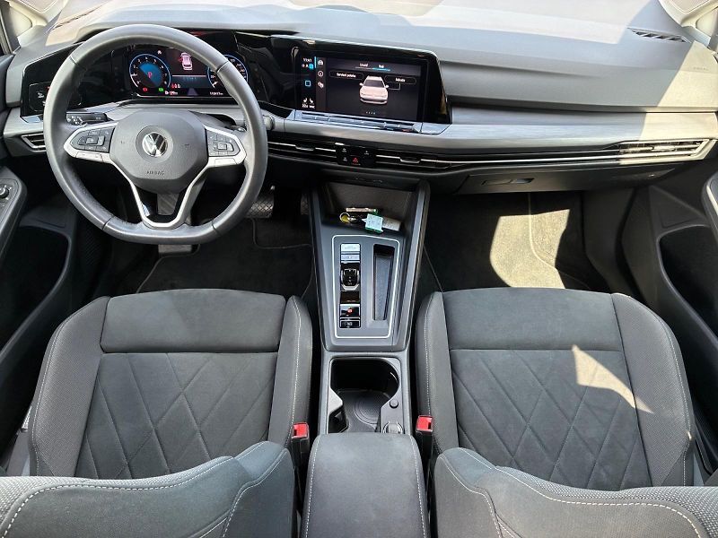 Volkswagen Golf Variant (2022) STYLE 1.5eTSI 110kW DSG CZ - fotka 9 z 11