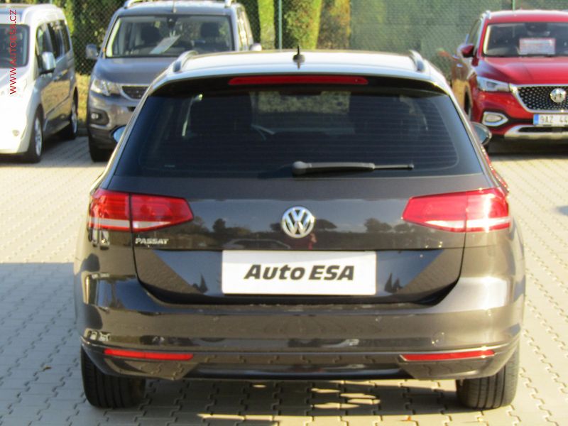 Volkswagen Passat (2018) 1.6 TDi, DSG, AC - fotka 5 z 18
