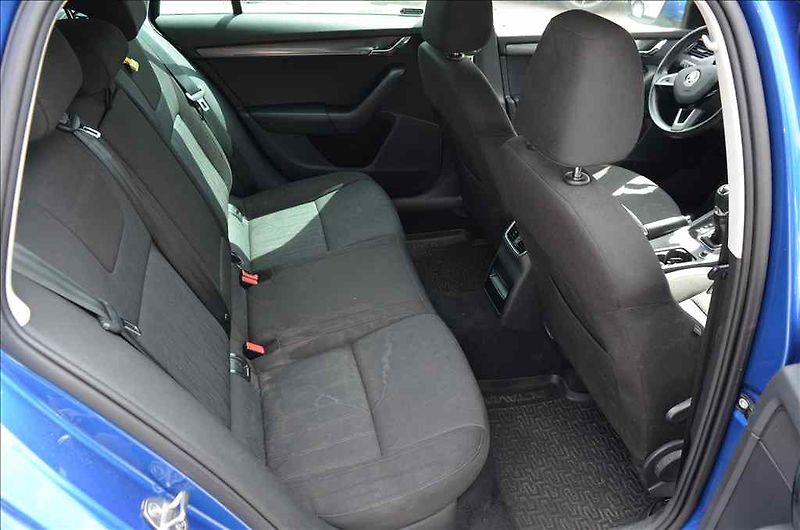 Škoda Octavia (2019) COMBI III. 1,5 D-TEC DSG - fotka 18 z 19