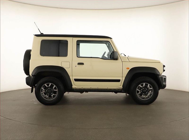 Suzuki Jimny (2023) 1.5 AllGrip - fotka 6 z 11