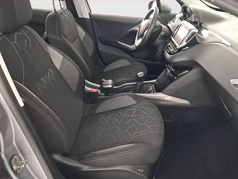 Peugeot 2008 (2019) 1.2 PureTech, Serv.kniha - fotka 9 z 19
