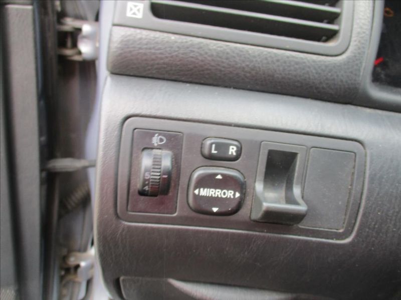 Toyota Corolla 1,4 VVTi, klima, - fotka 19 z 21