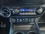 Toyota Hilux (2021) 2.8D-4D Double Cab 4x4 JBL - náhled 11