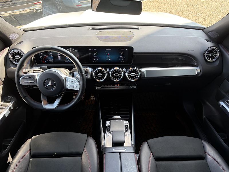 Mercedes-Benz GLB 250 - fotka 21 z 30
