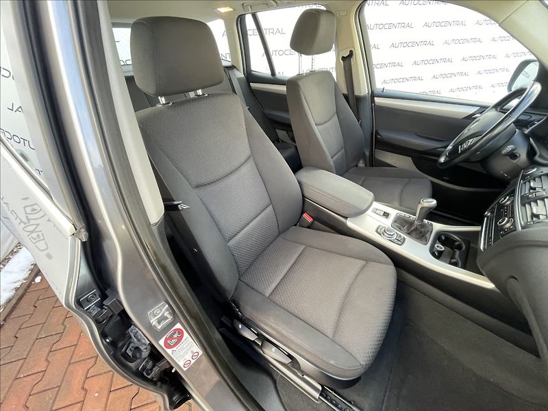 BMW X3 2,0 D XDrive,135kW,STK 1/28,se - fotka 22 z 24