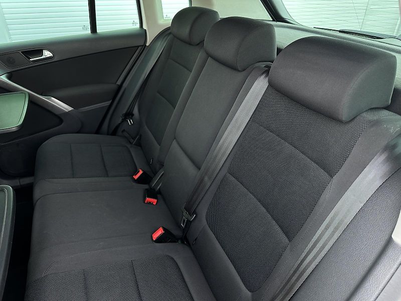 Volkswagen Tiguan 2.0TDi 4x4 R-Line 170PS Bi-Xen - fotka 25 z 28