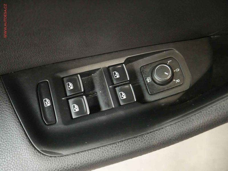 Volkswagen Passat (2017) 1.6 TDi, Navi, LED - fotka 18 z 19