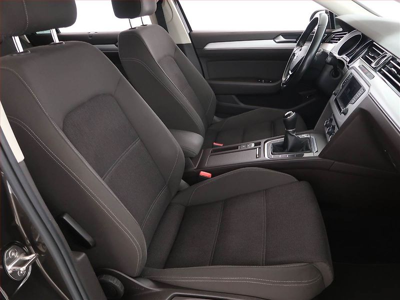Volkswagen Passat (2016) Comfortline 1.6 TDI, Navi - fotka 9 z 19