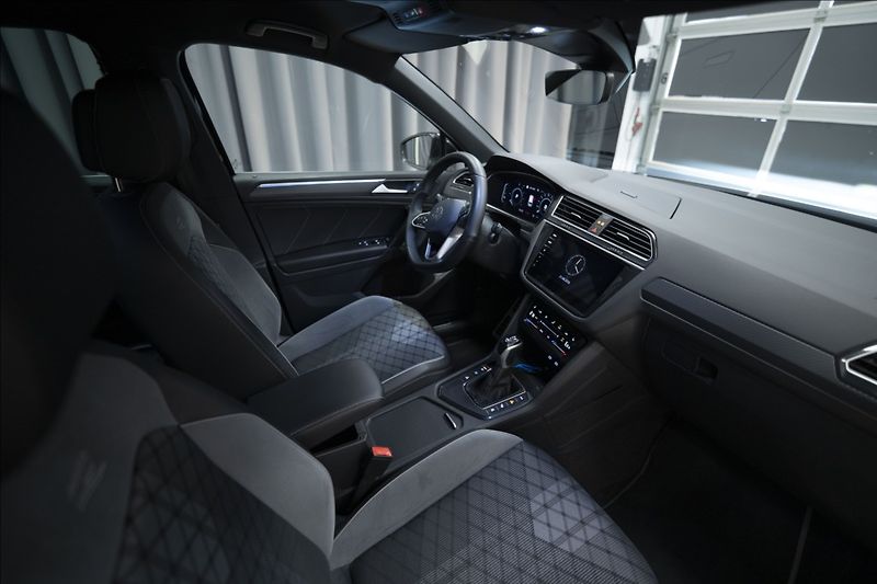 Volkswagen Tiguan 1,4 TSI DSG eHYBRID R-LINE ČR - fotka 7 z 46