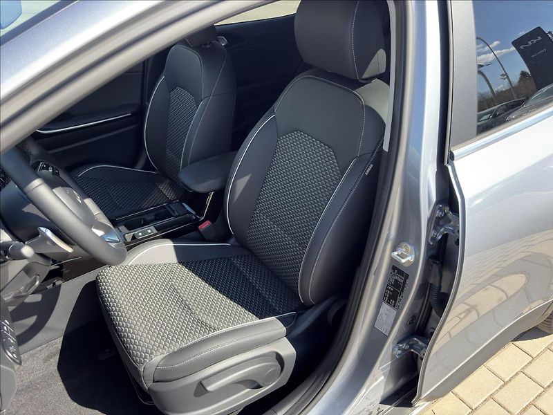 Kia XCeed (2025) 1,6   T-GDI 7DCT EXCLUSIVE - fotka 10 z 23